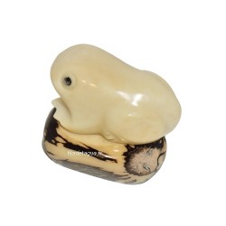 Figurine grenouille en tagua coté gauche